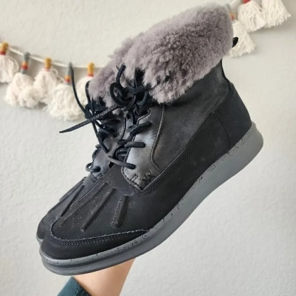 UGG roseok black
